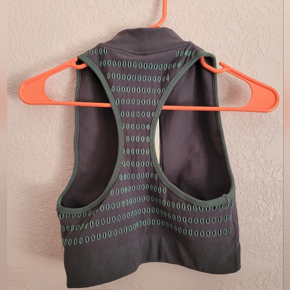 Fabletics Sports Top Bra in Medium - Picture 4 of 4